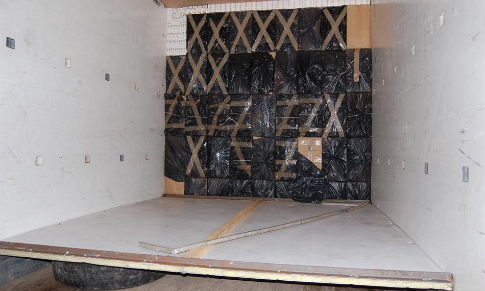 2011-6-29-1440zboží za stenou.JPG